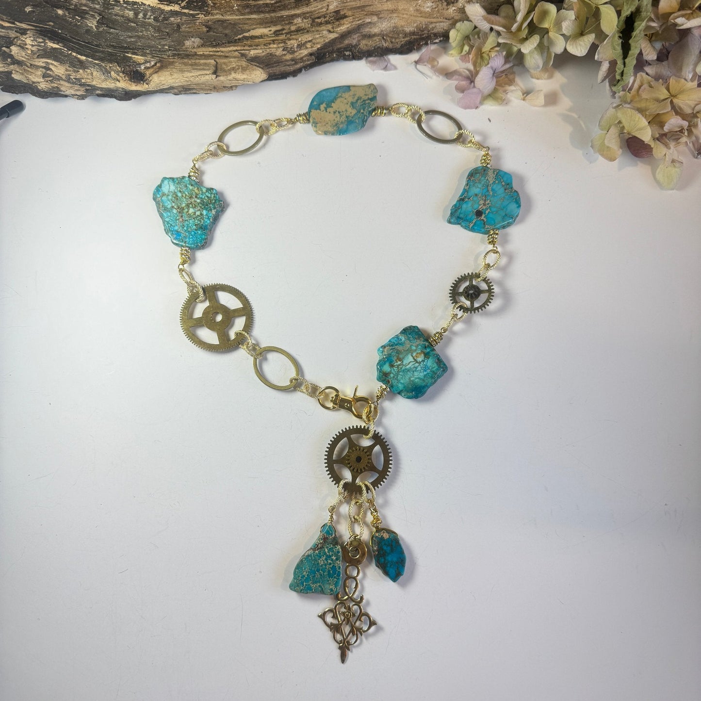 Turqoise Clock Halsband Design by Brandeby