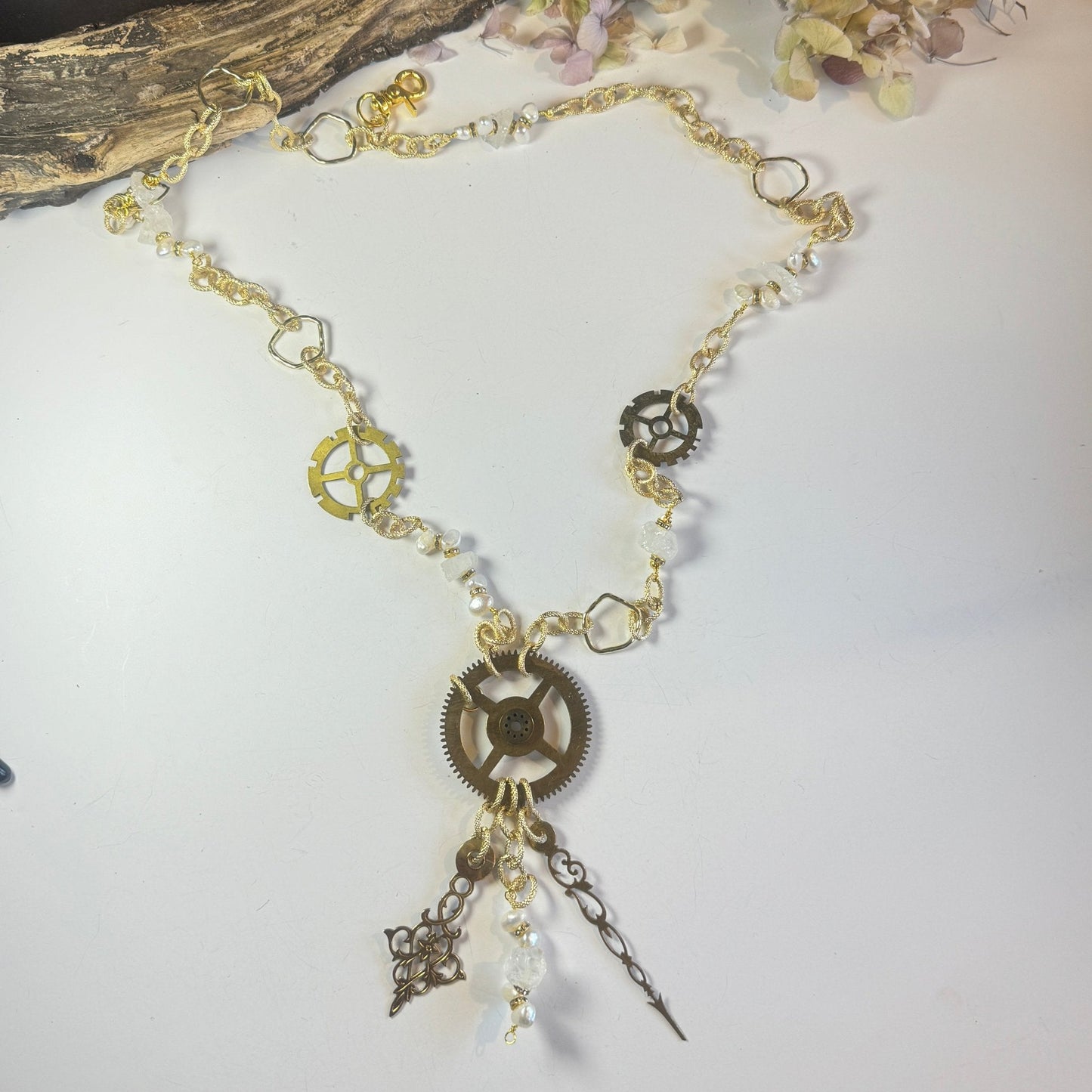 Clear Luxury Clock Halsband Design by Brandeby