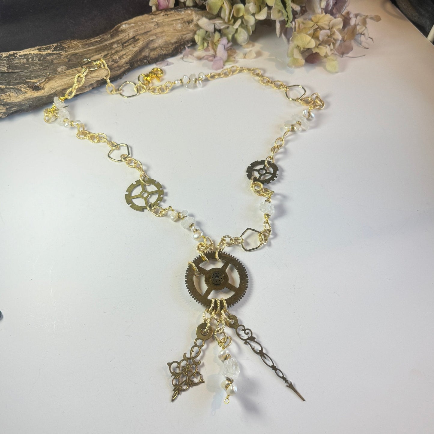 Clear Luxury Clock Halsband Design by Brandeby
