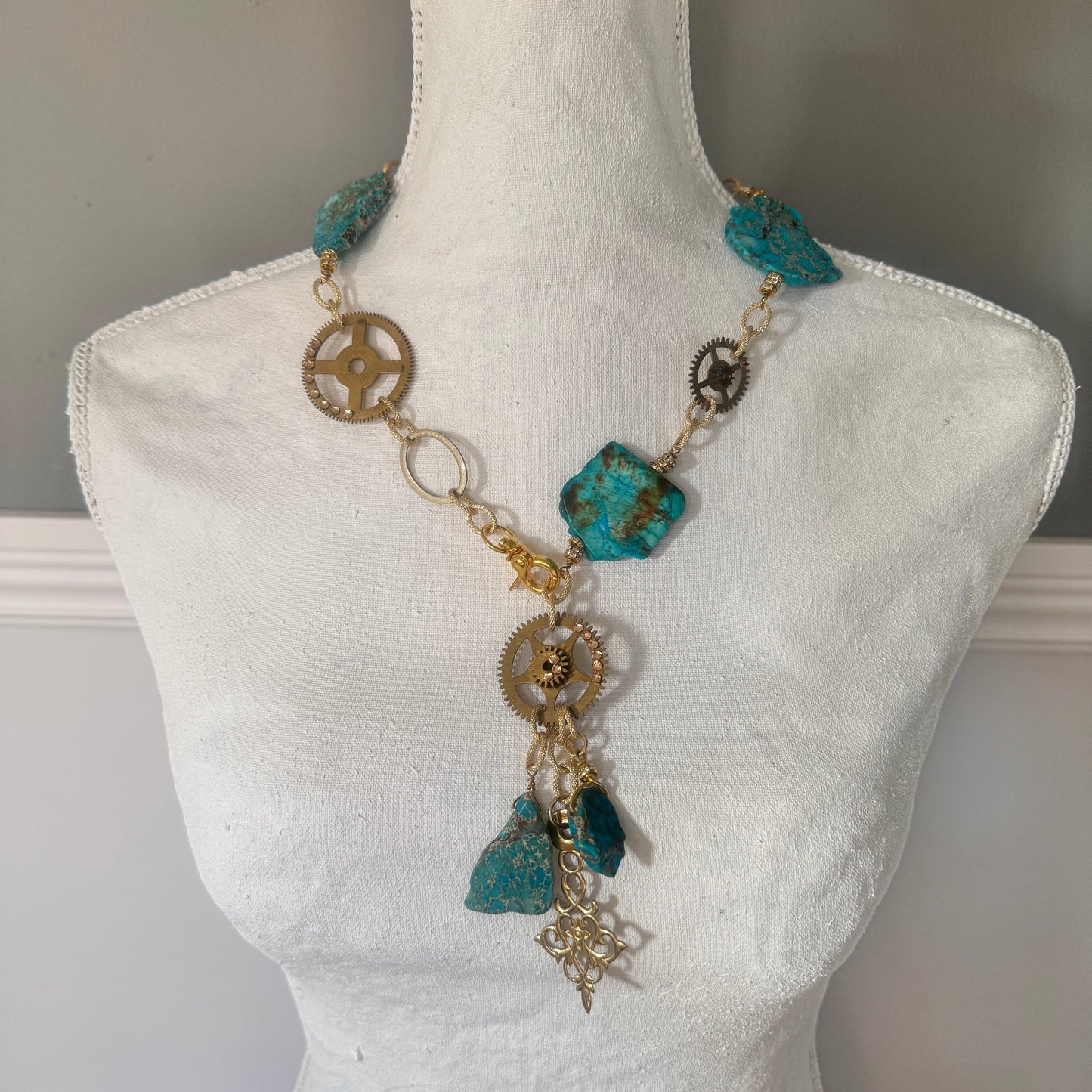 Turqoise Clock Halsband Design by Brandeby