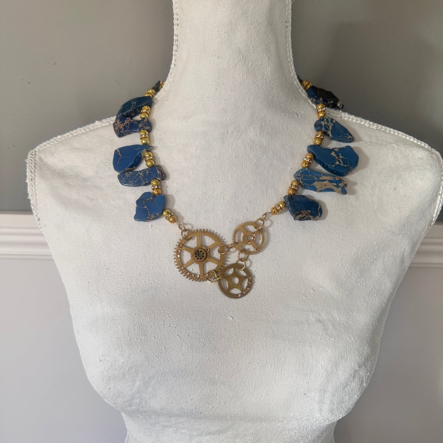 Short Blue Dream Halsband Design by Brandeby