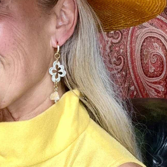 eva karin sigetty i flower ice örhängen handgjorda och unika från design by brandeby