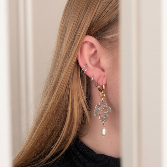 Örhängen med lyxig ljus bakgrund