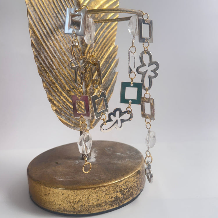 Guld eller silverhalsband i unik handgjord design.