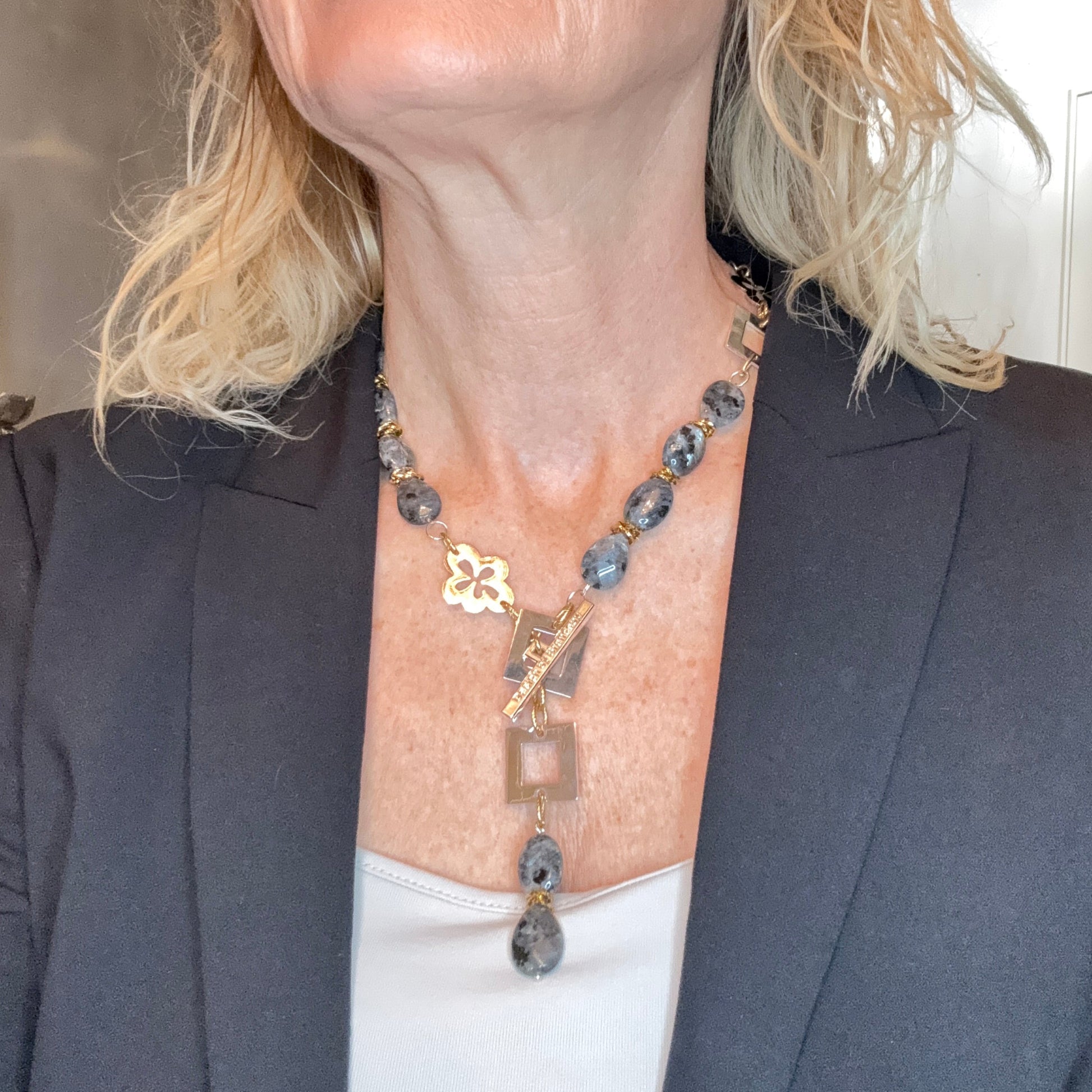 Statement Labradorit Halsband 50cm – Handgjort Kort Halsband med Ädelsten | Design by Brandeby