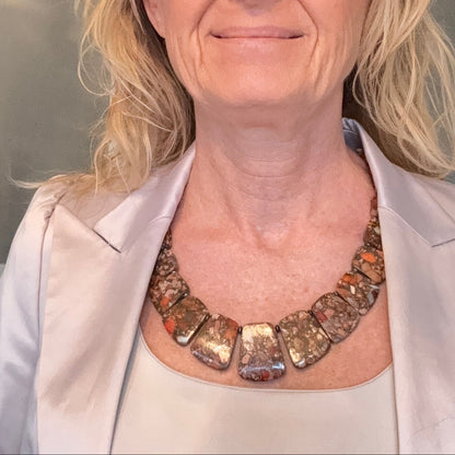 Unikt orange statement halsband med imperial jasper och sterling silver. Handgjort kort halsband 52 cm. Exklusivt smycke från Design by Brandeby.