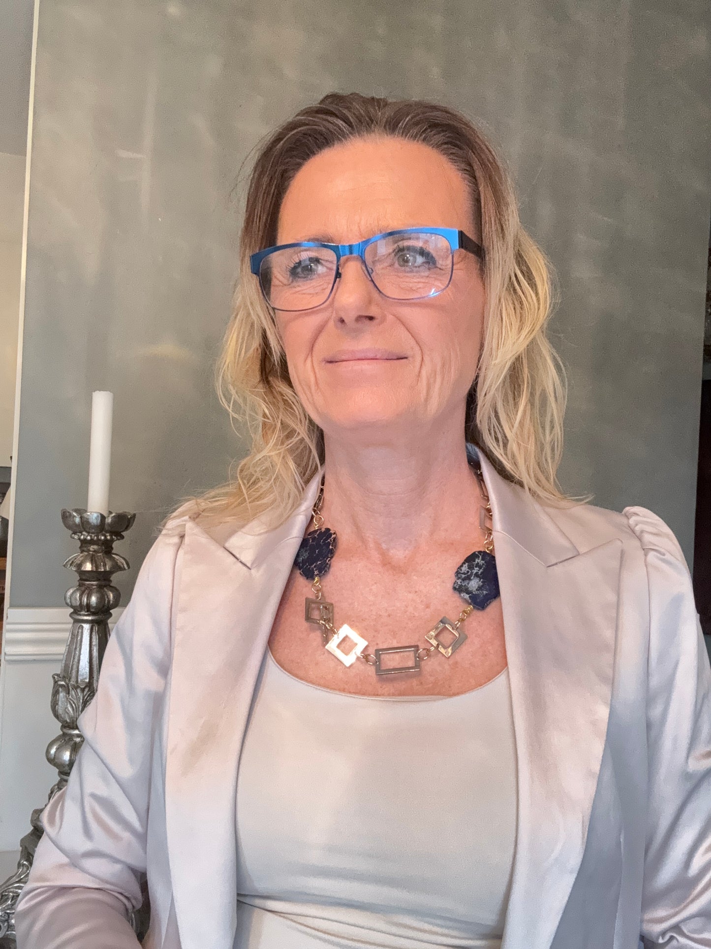 Exklusivt Blue Lyxery Ocean Halsband med blå imperial jasper, sterling silver och 18k guld. Kort halsband 52 cm. Limited edition från Design by Brandeby.