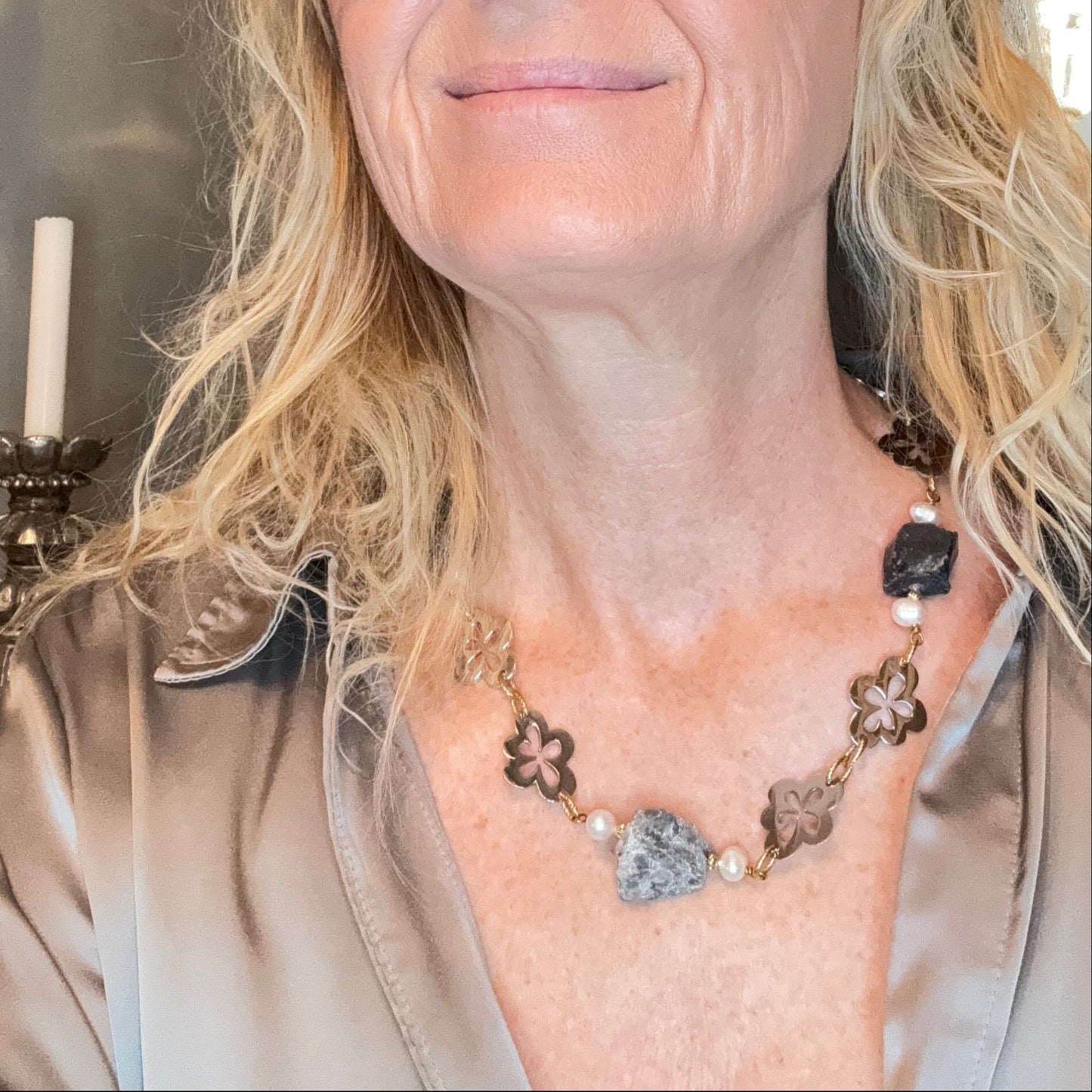 Raw Meets Beauty Halsband - Labradorit & Bergkristall | Design by Brandeby unikt handgjort i sverige