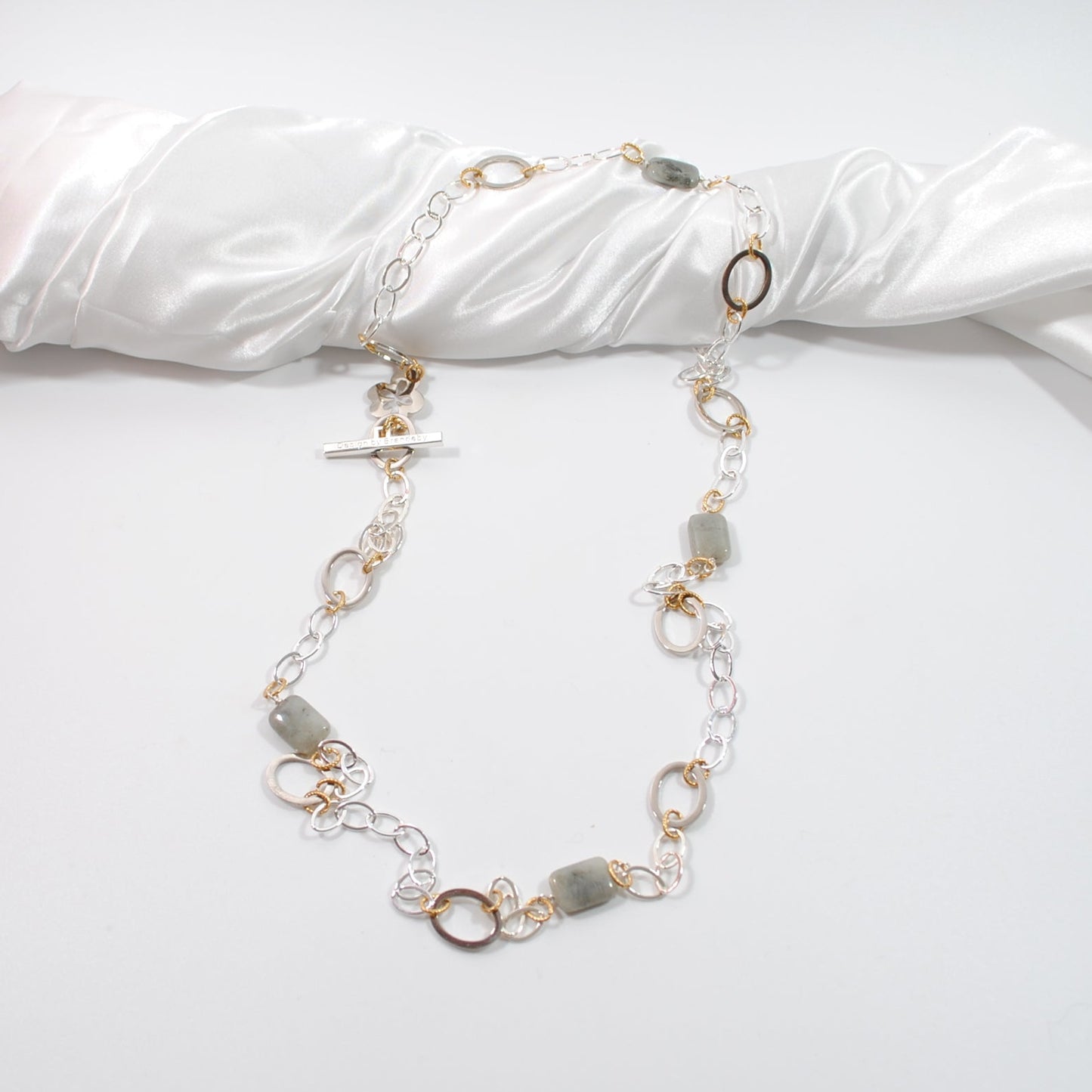 Labradorite Vision Halsband – Handgjort Långt Halsband | Design by Brandeby äkta ädelstenar labradorit slipade