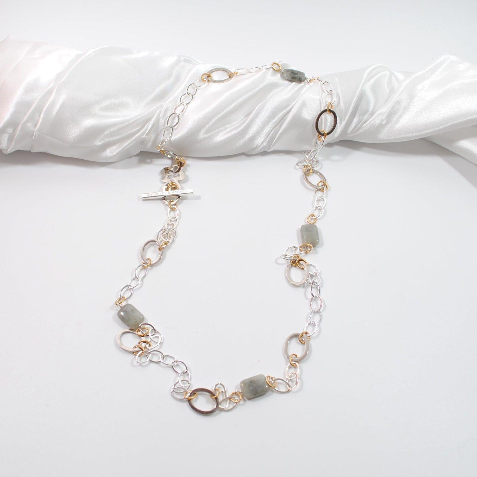 Labradorite Vision Halsband – Handgjort Långt Halsband | Design by Brandeby äkta ädelstenar labradorit slipade