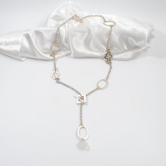 långt silverhalsband med bergkristall kedja  design by brandeby