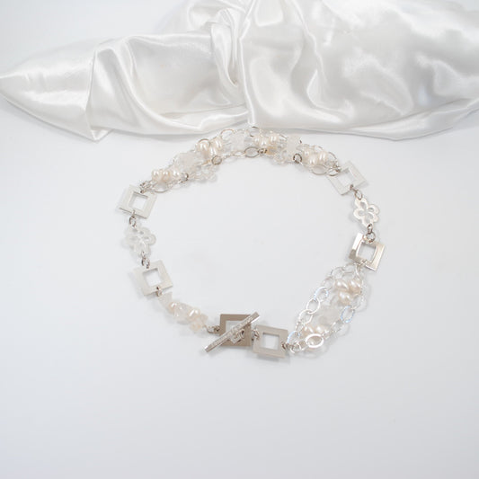 kort halsband med sötvattenspärlor bergkristall design by brandeby