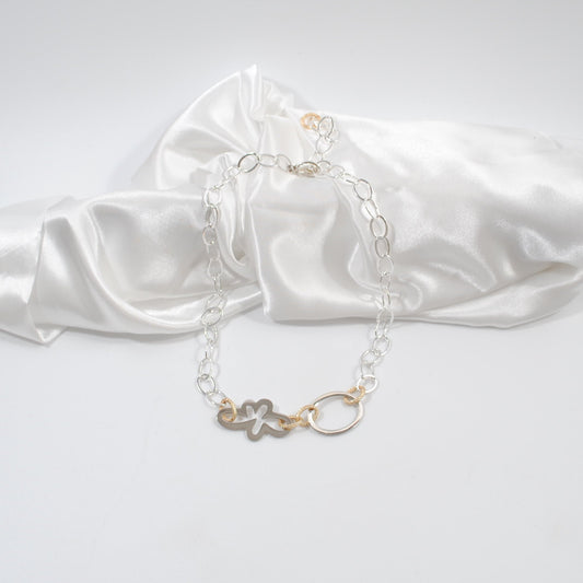 elegant stilrent halsband med blomma och cirkel med silver kedja handgjorts design by brandeby