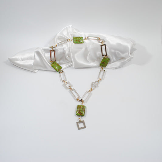 lyxigt handgjort unikt halsband med gröna turkoser design by brandeby