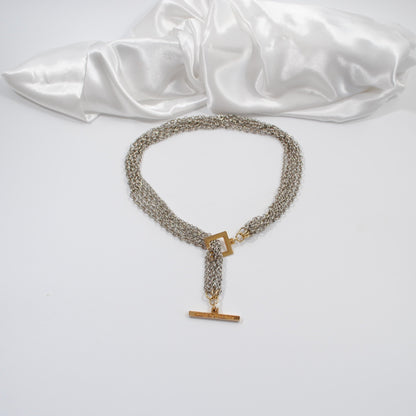 gold power halsband i kedjor och guld detaljer design by brandeby
