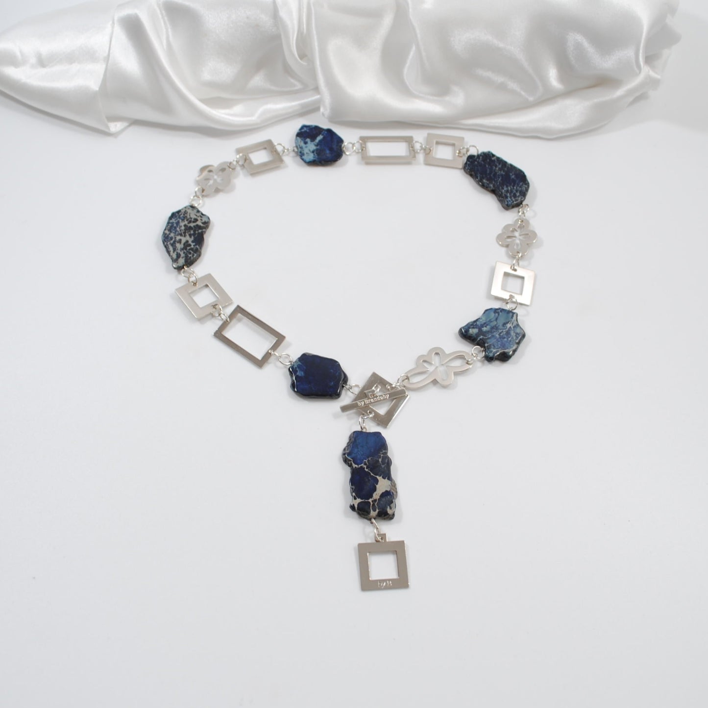 halsband äkta blåa stenar sivlerdelar desing by brandeby
