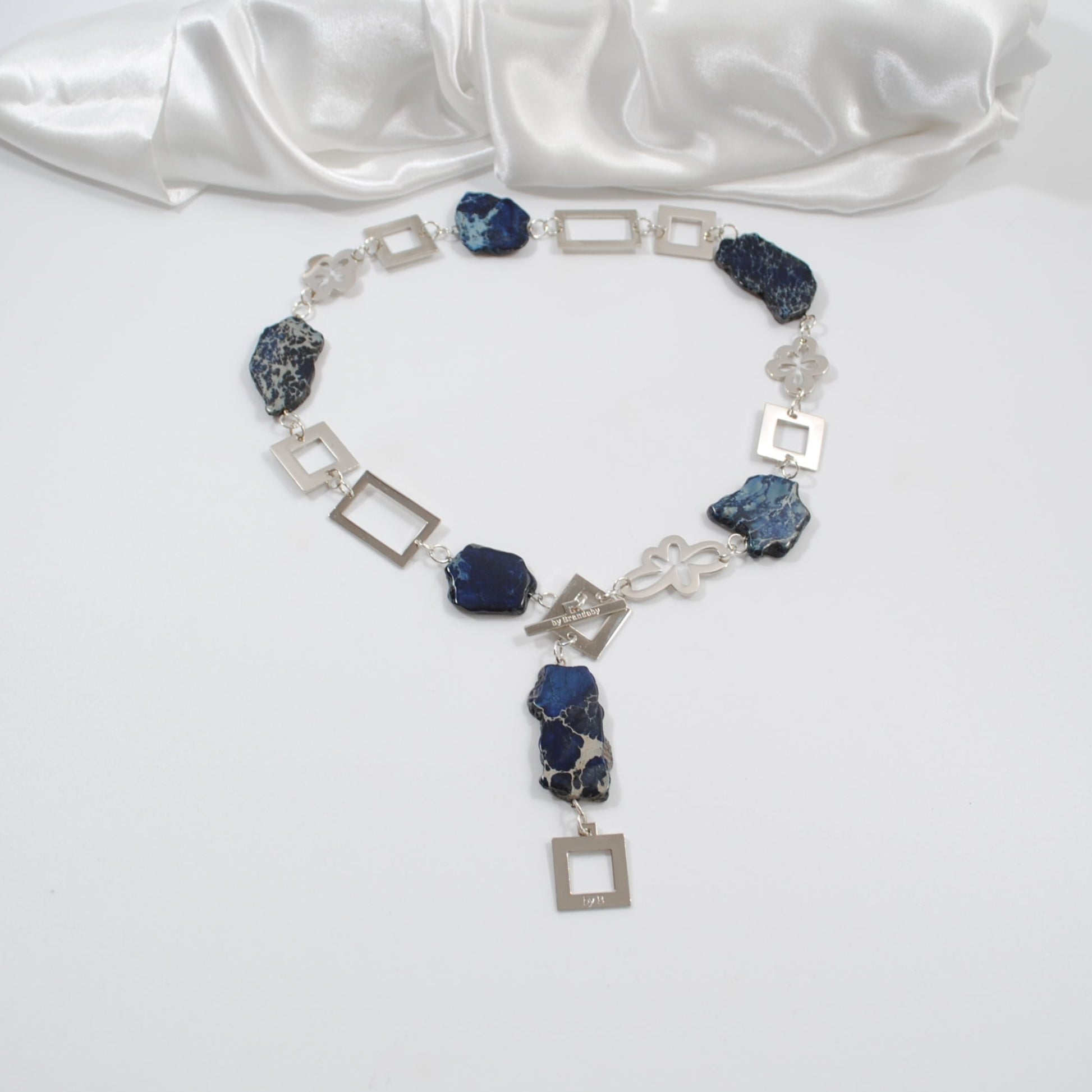 halsband äkta blåa stenar sivlerdelar desing by brandeby