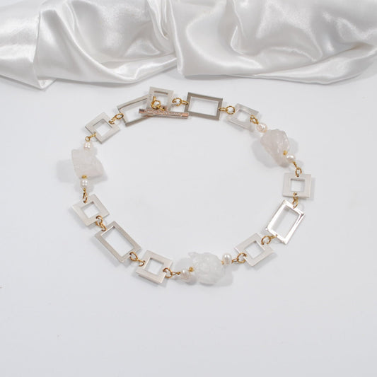 kort halsband med råa bergkristaller design by brandeby