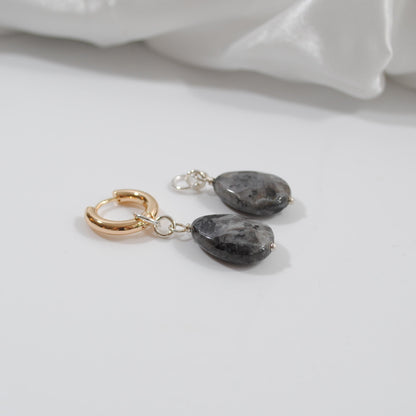 äkta ädelsten labradorit påhäng till creoler ring desing by brandeby