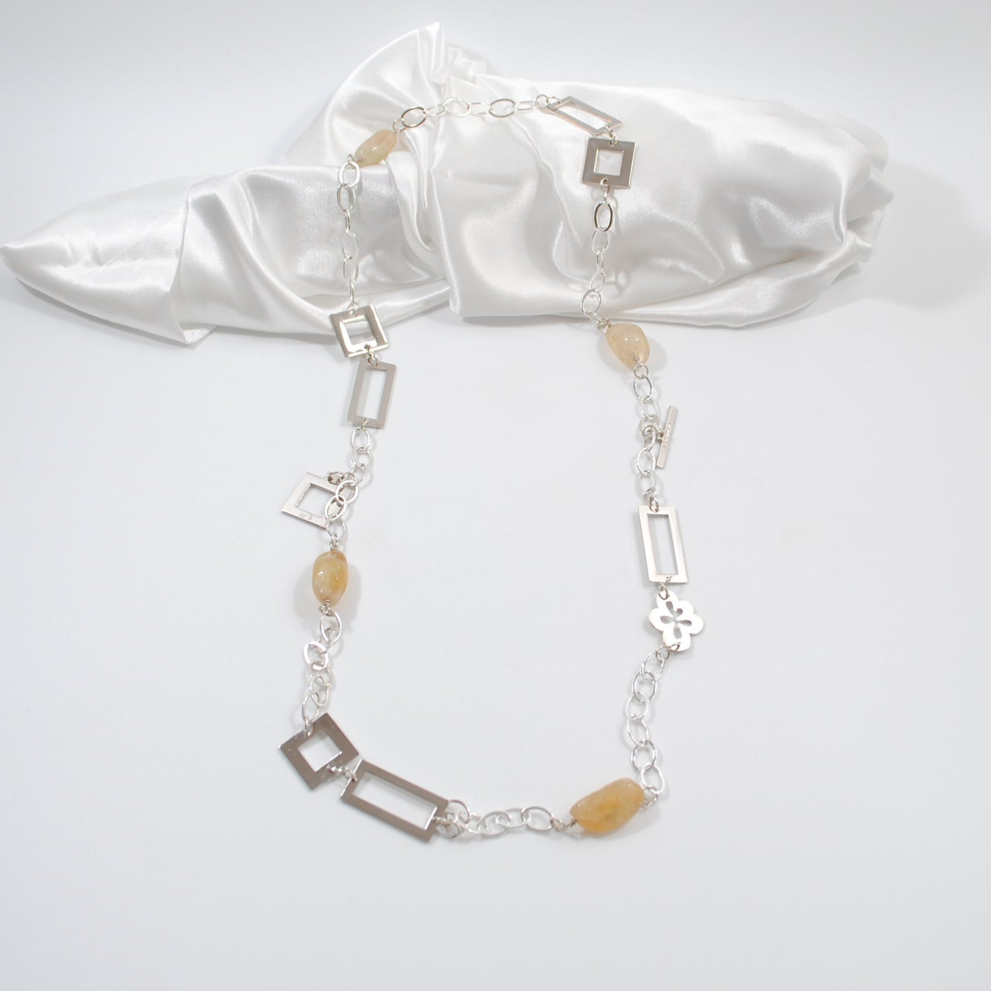 flexibelt halsband i citrine stenar äkta långt halsband design by brandeby