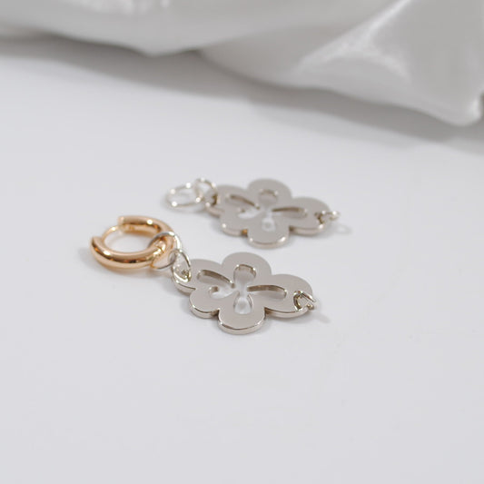 Påhäng - Örhänge Blomma Silver