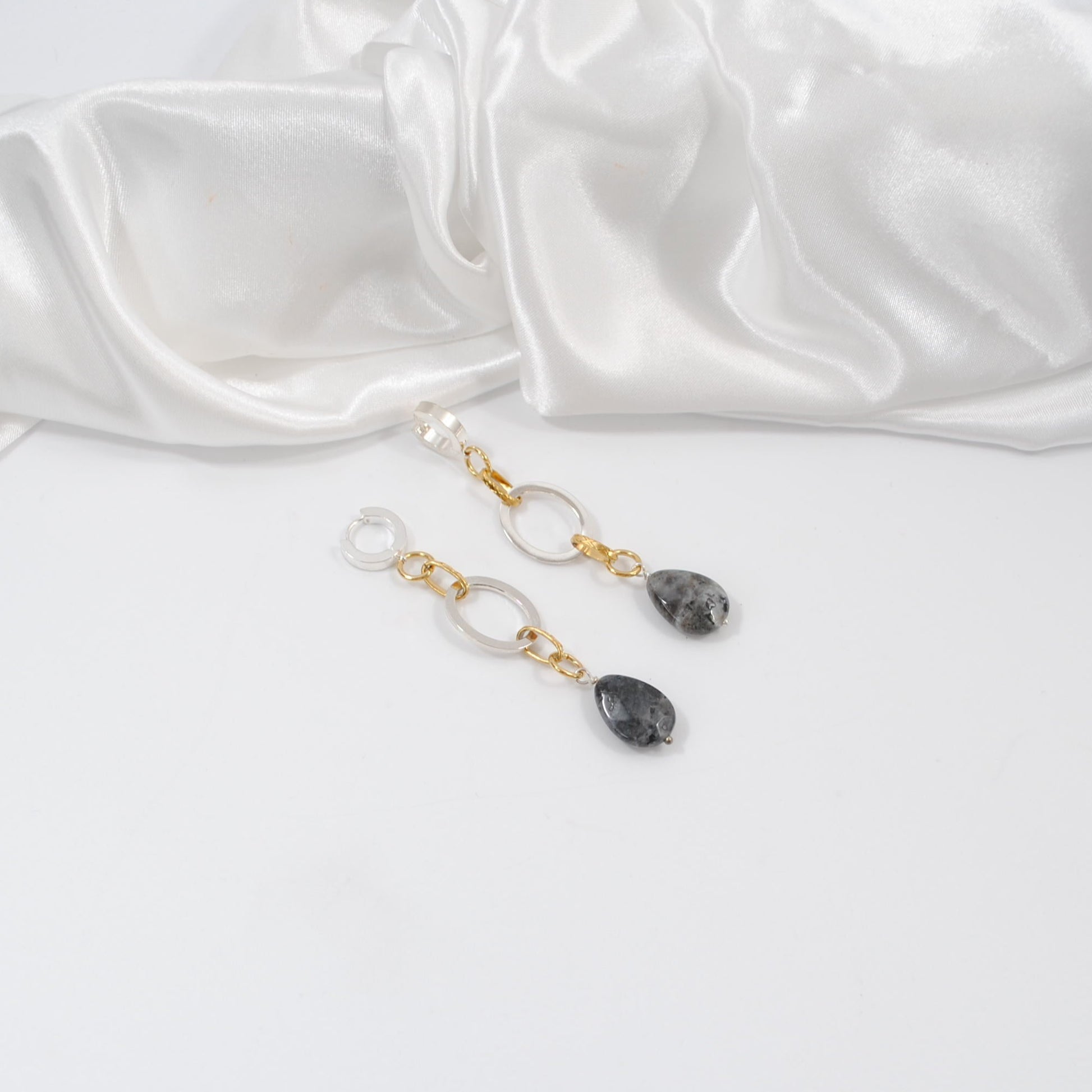 örhängen labradorit ädelsten äkta silver och guld design by brandeby