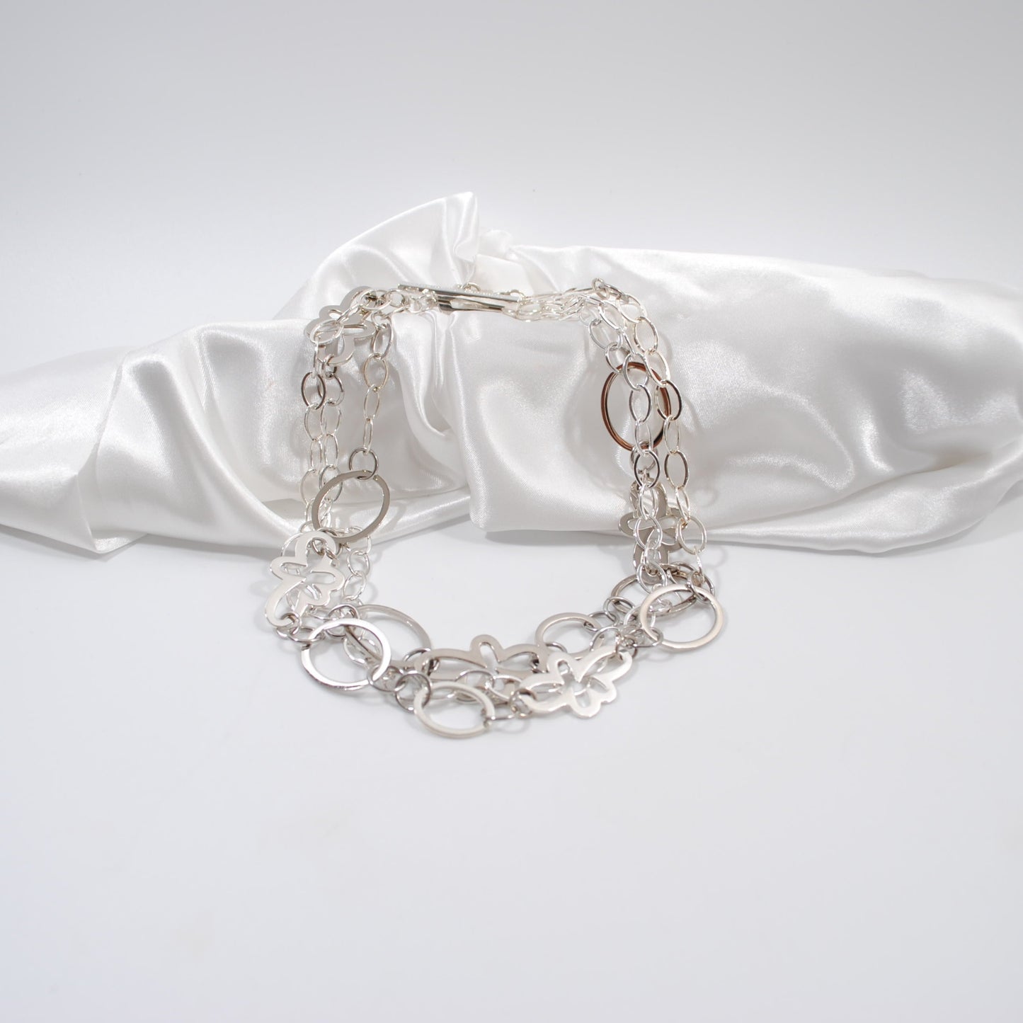 vackert handgjort halsband i silver unikt design by brandeby