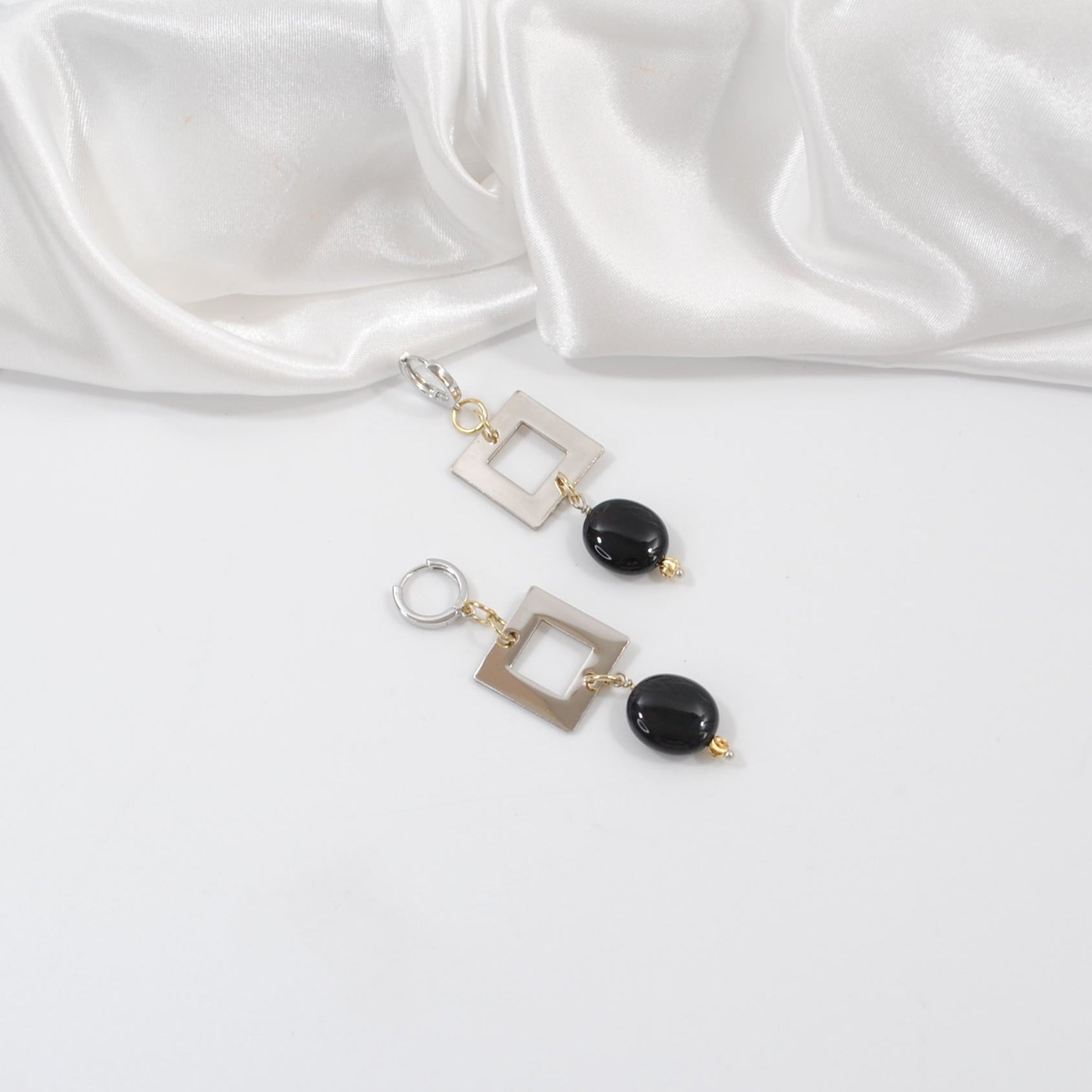 eleganta lyxiga örhänge i svart onyx handgjorda unika smycken design by brandeby