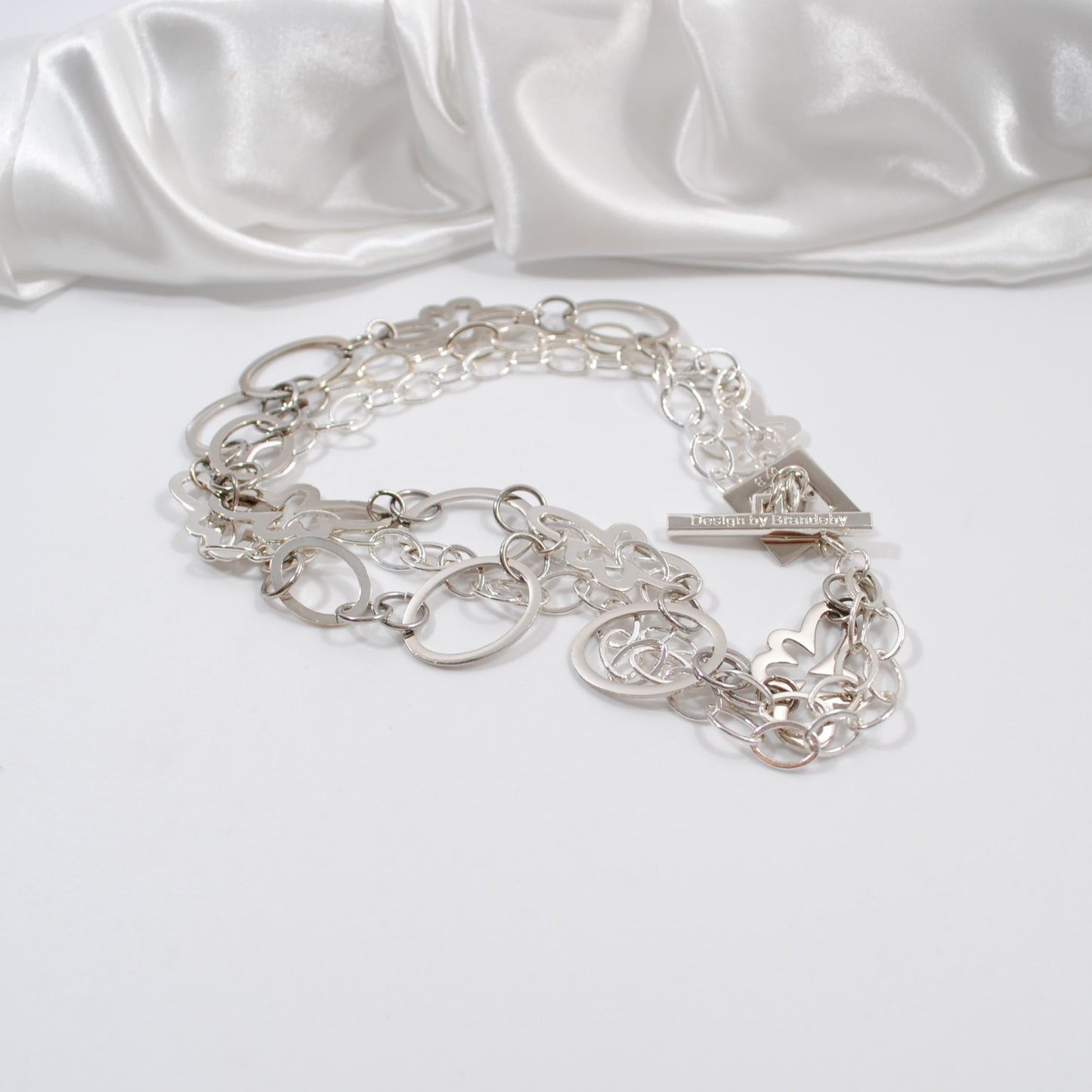 the one silver halsband flexibelt handgjort halsband i tre rader design by brandeby