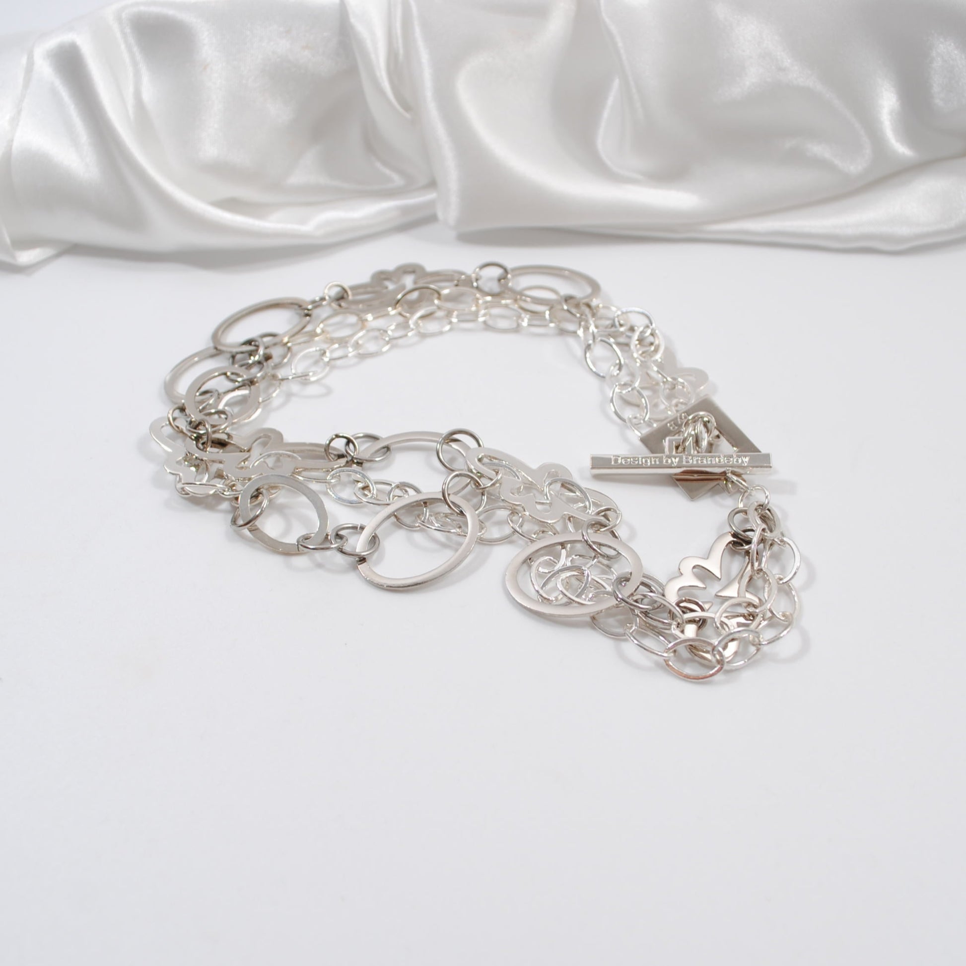 the one silver halsband flexibelt handgjort halsband i tre rader design by brandeby