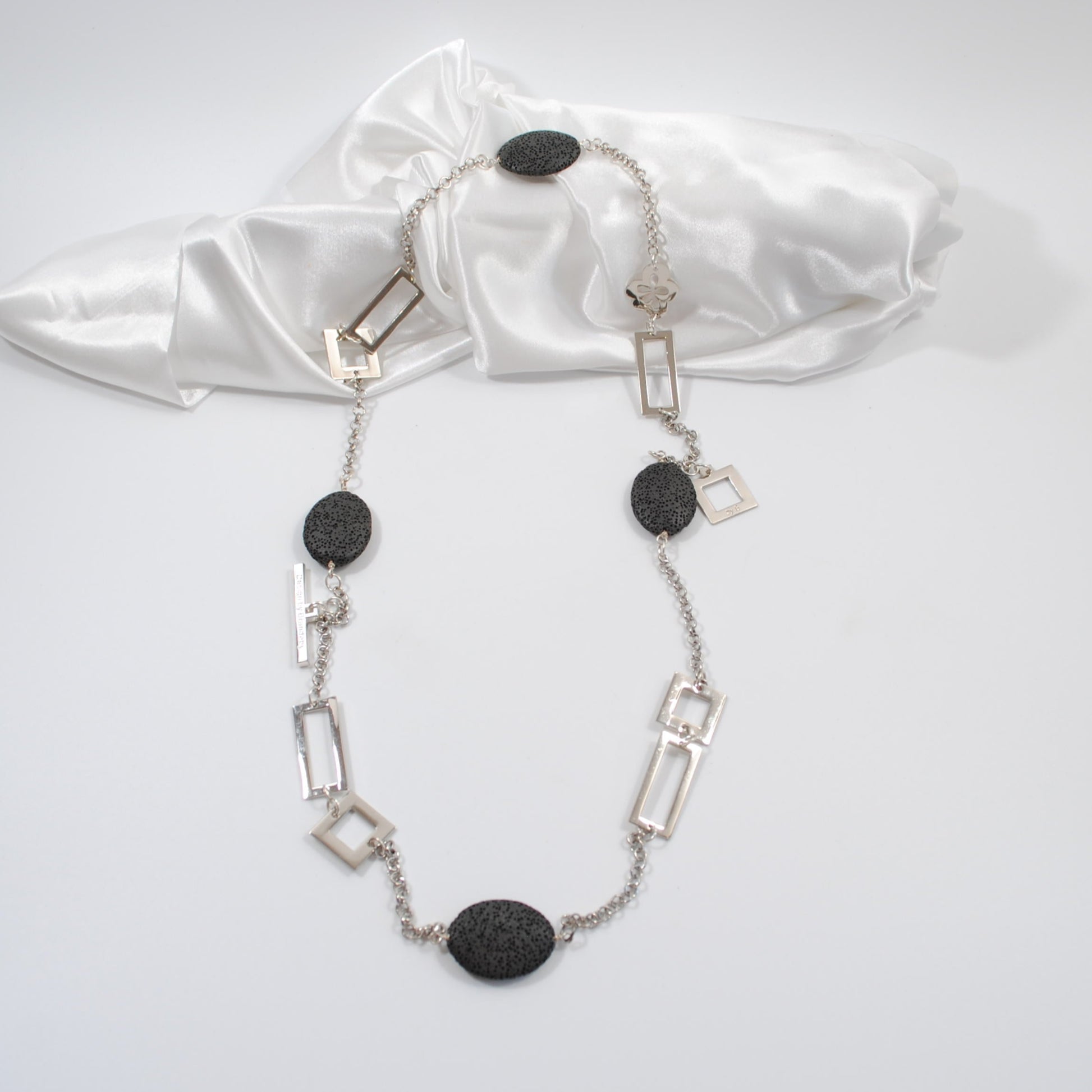 halsband i silver med lavasten design by brandeby