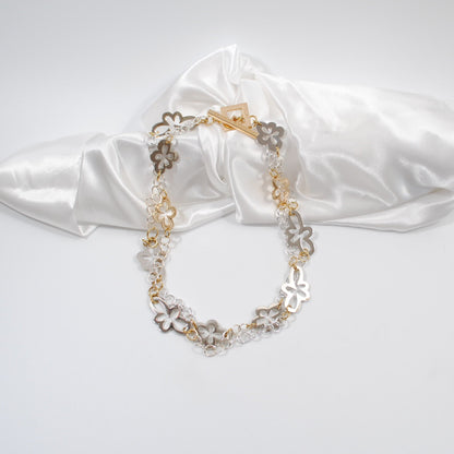 blommor i silver och guld med silver kedja kort halsband design by brandeby