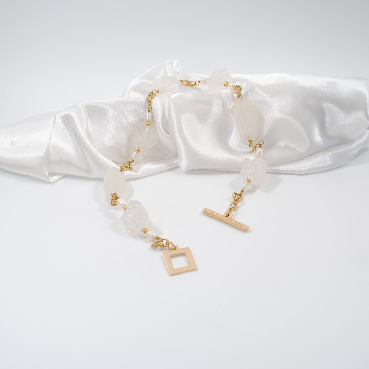 Unique Crystal Design Halsband - Design by Brandeby