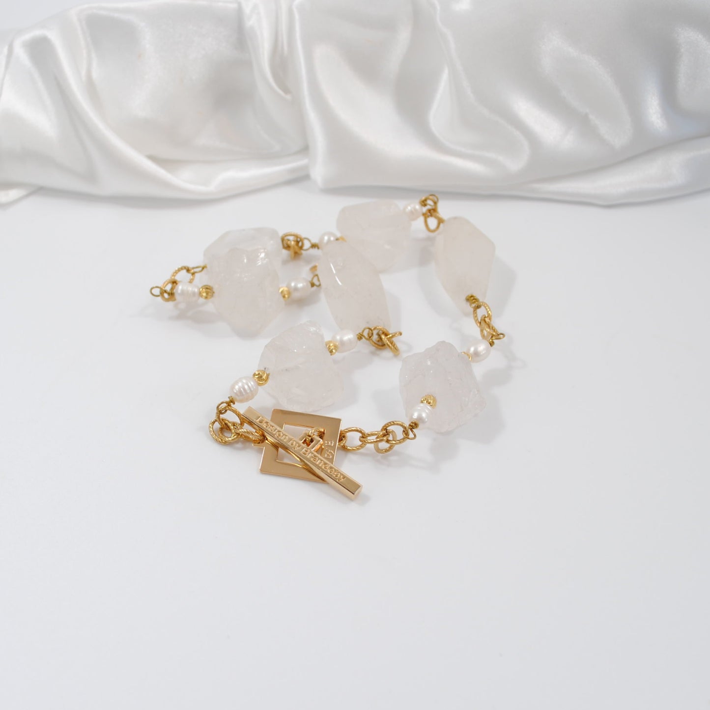 Unique Crystal Design Halsband - Design by Brandeby