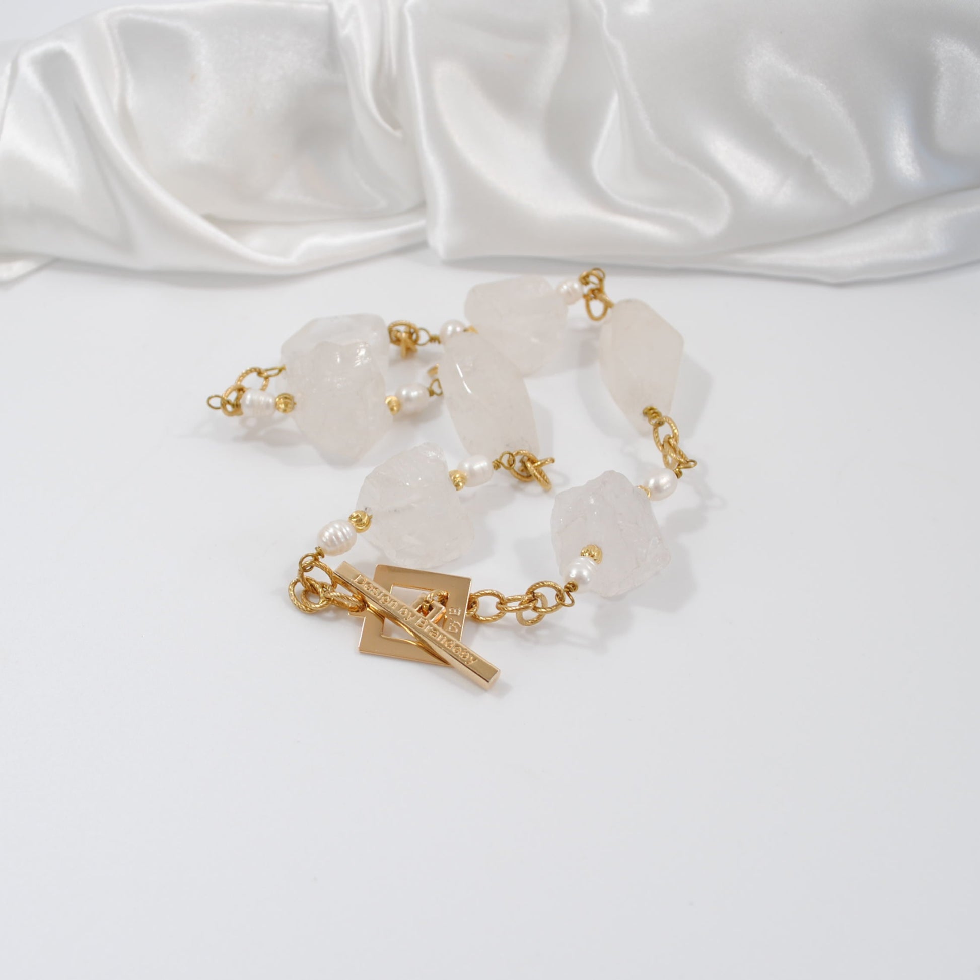Unique Crystal Design Halsband - Design by Brandeby