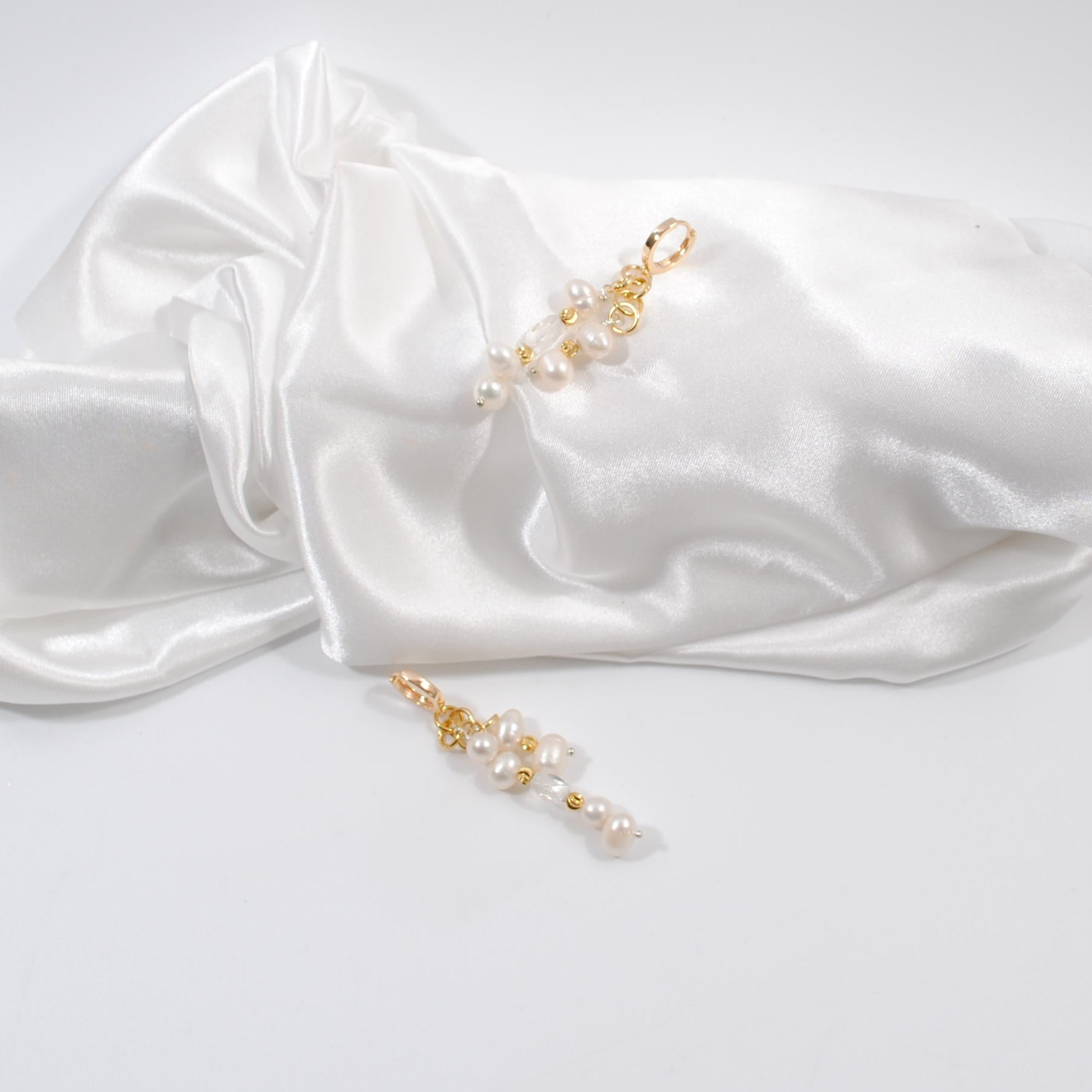 svensk design örhängen guld creoler ringar i två rader design by brandeby