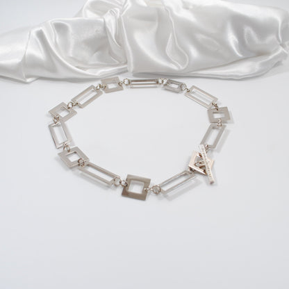 kort halsband i silver delar design by brandeby