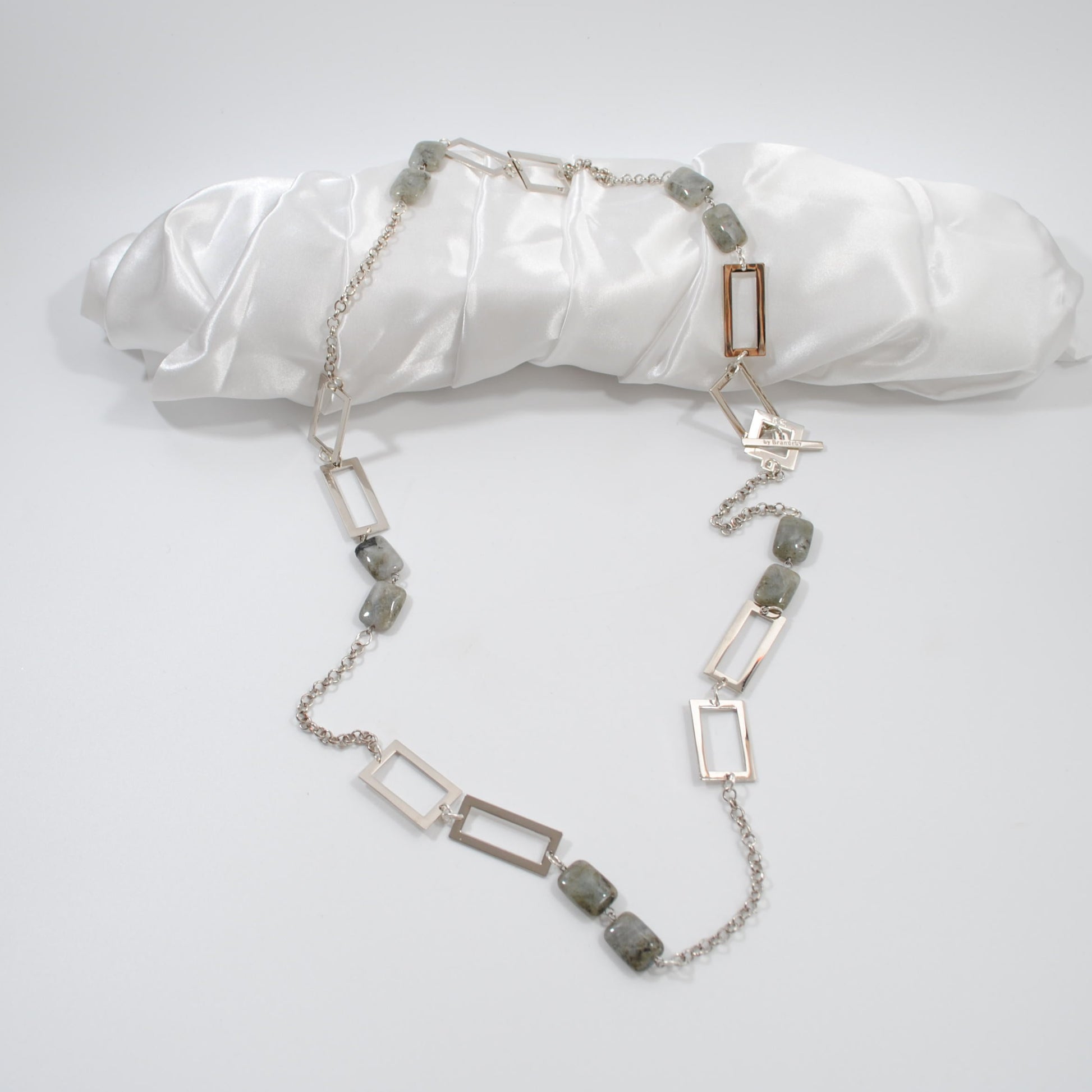 elegant labradorit halsband design by brandeby