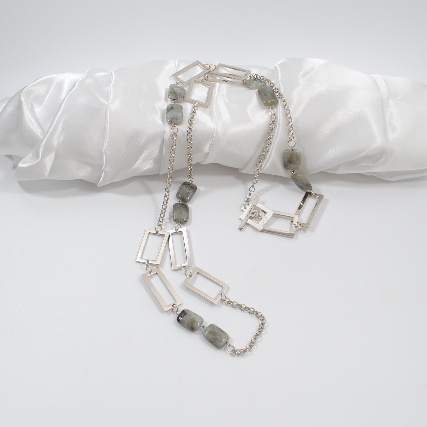 äkta ädelsten halsband kort eller långt design by brandeby