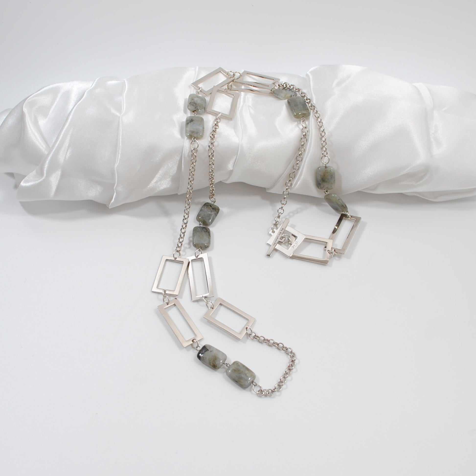 äkta ädelsten halsband kort eller långt design by brandeby