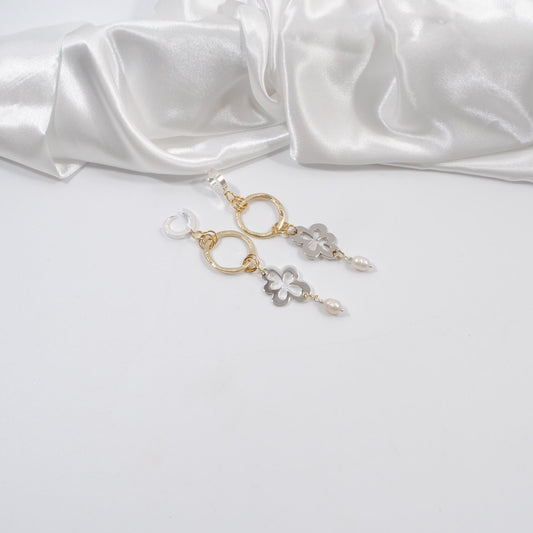 örhägen med guld ring och silver blomma creoler ringar i silver handgjorda design by brandeby