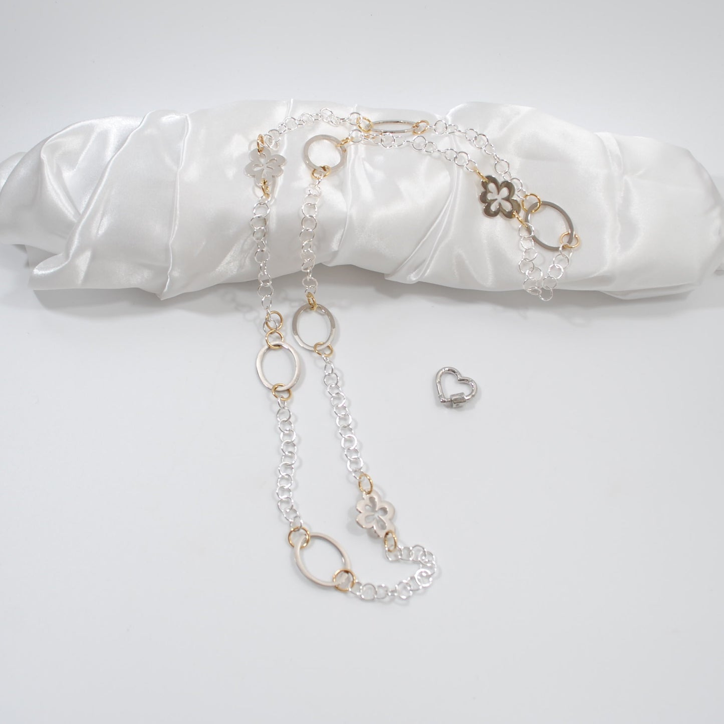 Luxury Gold Heart Halsband - Flexibelt Silver & Guld | Design by Brandeby