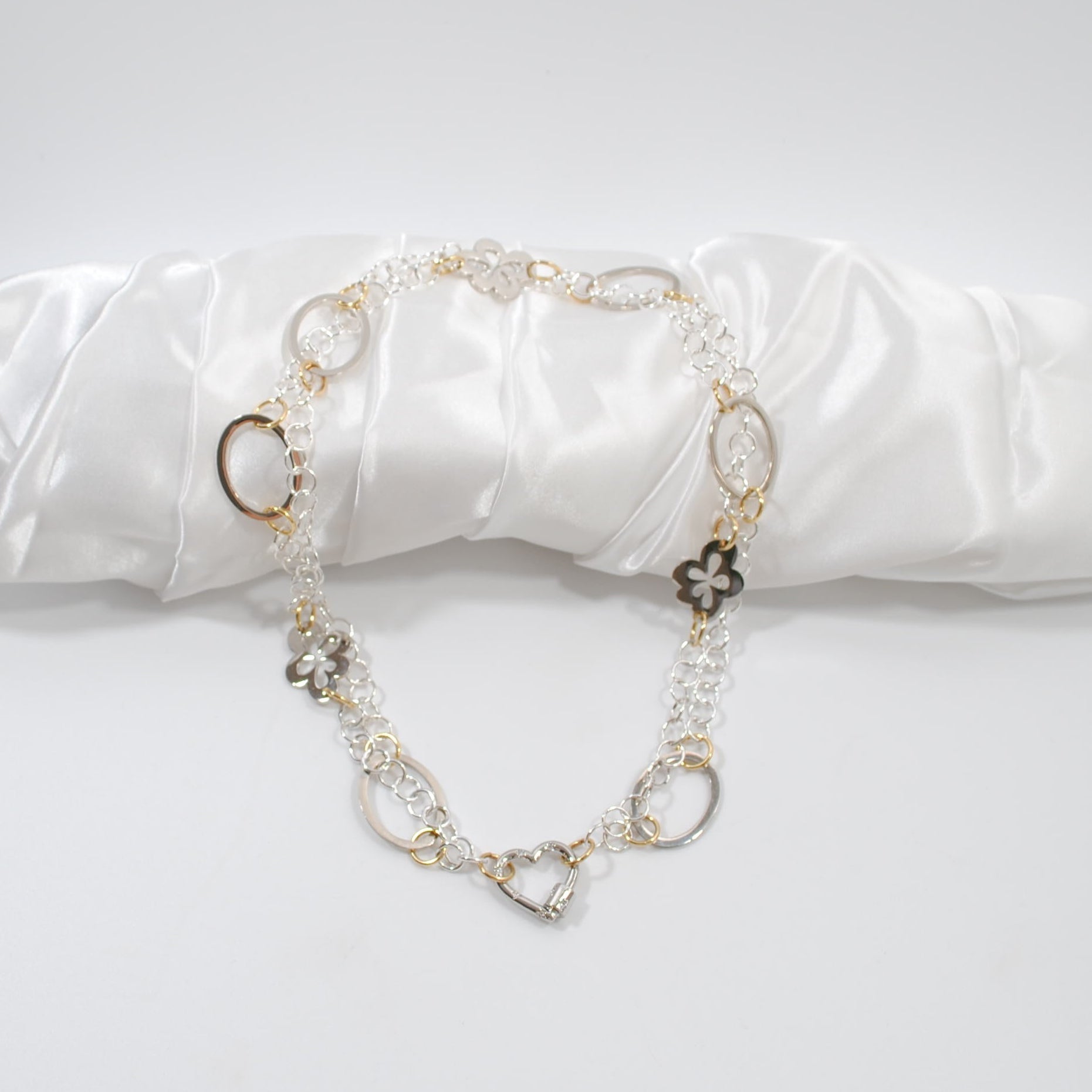 Luxury Gold Heart Halsband - Flexibelt Silver & Guld | Design by Brandeby svenskt hantverk