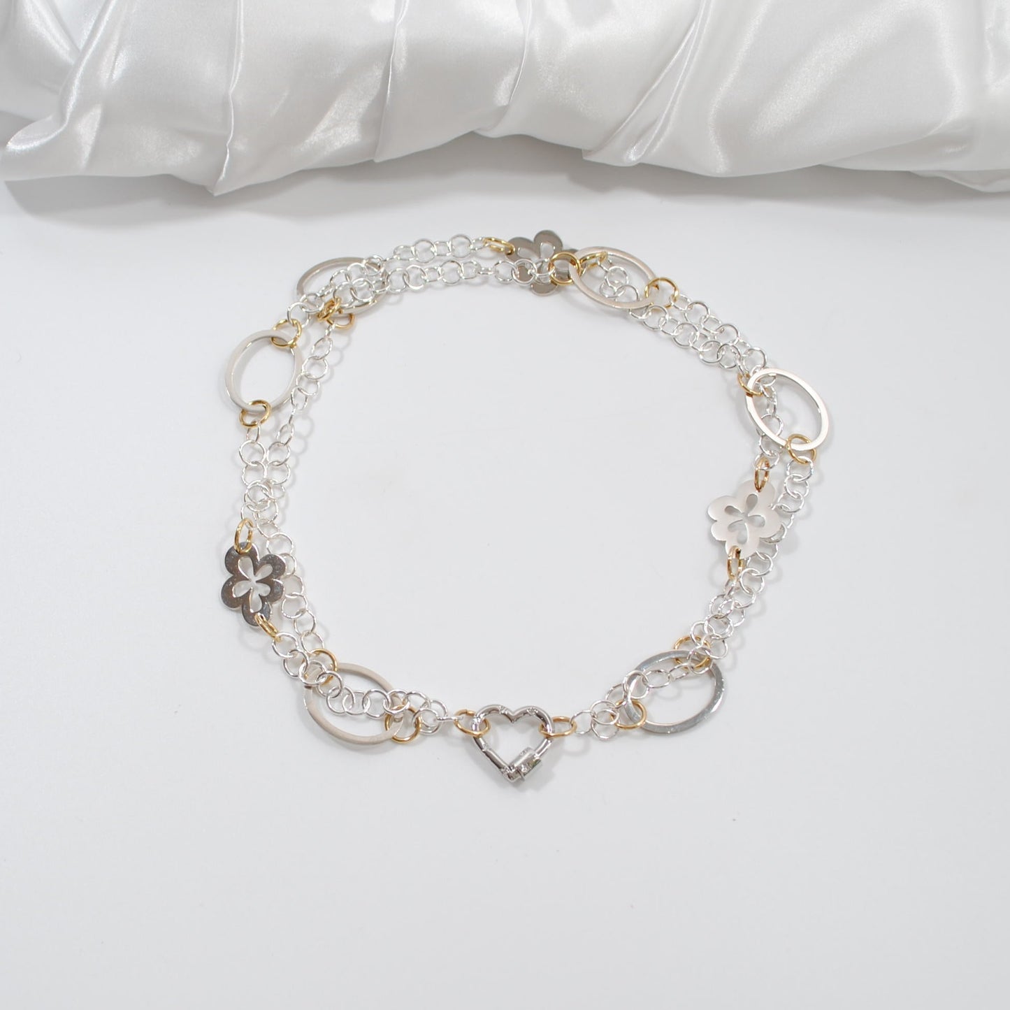 Luxury Gold Heart Halsband - Flexibelt Silver & Guld | Design by Brandeby smycke för den självsäkra kvinnan