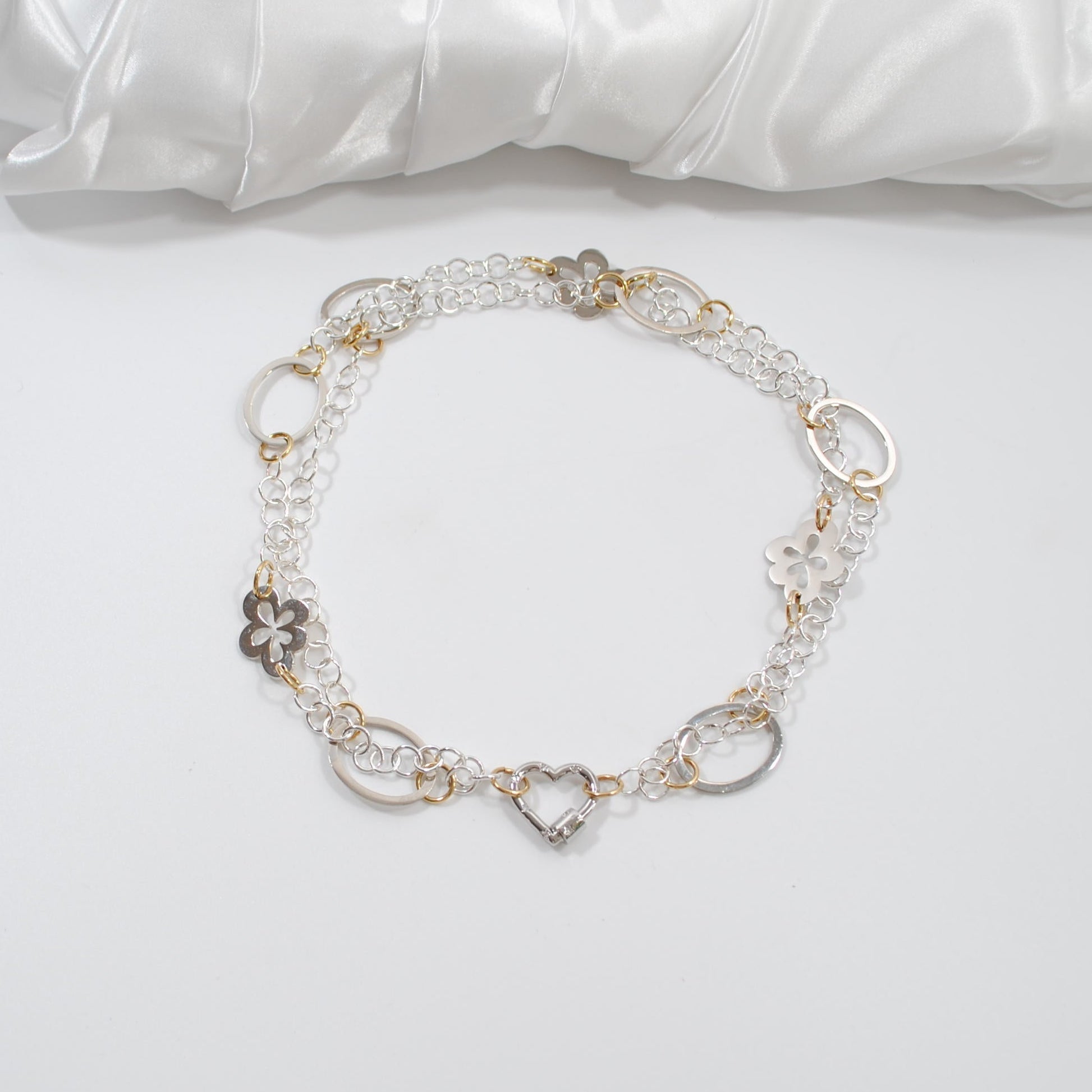 Luxury Gold Heart Halsband - Flexibelt Silver & Guld | Design by Brandeby smycke för den självsäkra kvinnan