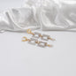 örhängen eleganta silver fyrkanter med stelring silver vit sötvattenspärla och guld detaljer design by brandeby