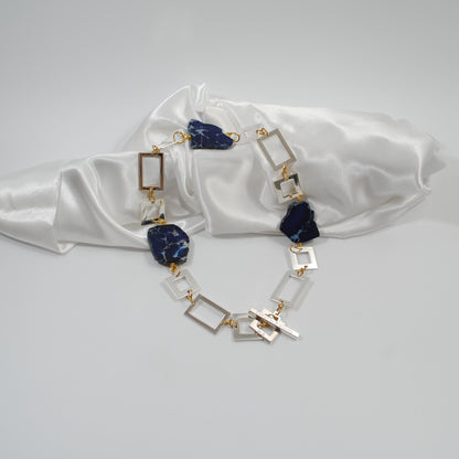 handgjort unikt kort halsband i blåa ädelstenar silver delar design by brandeby
