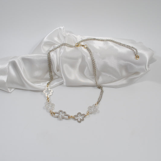 elgant stiligt halsband kort modell kvinna design by brandeby