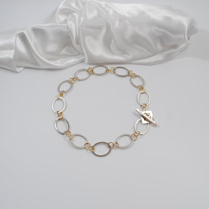 handgjort unikt halsband med silver ringar och guld egendesignde delar design by brandeby