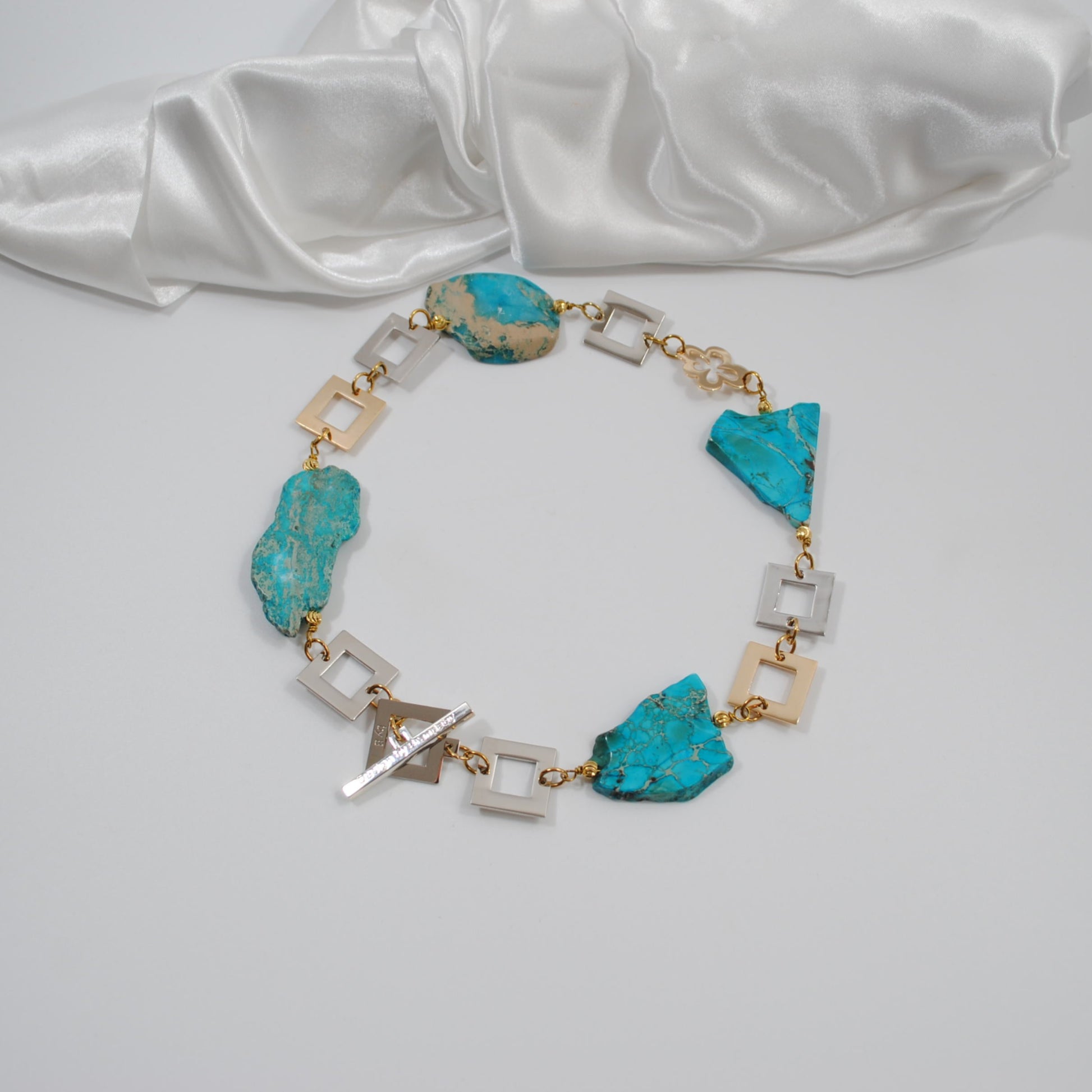 kort halsband med guld och silver fyrkanter äkta imperial jasper sten design by brandeby